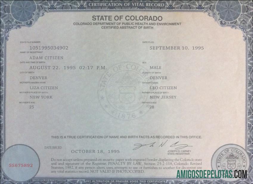 Realista modelo de certidão de nascimento do estado do Colorado nos EUA em formato PSD